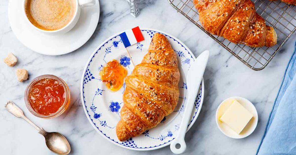 Cost of living in Indonesia – single, family & student blog image